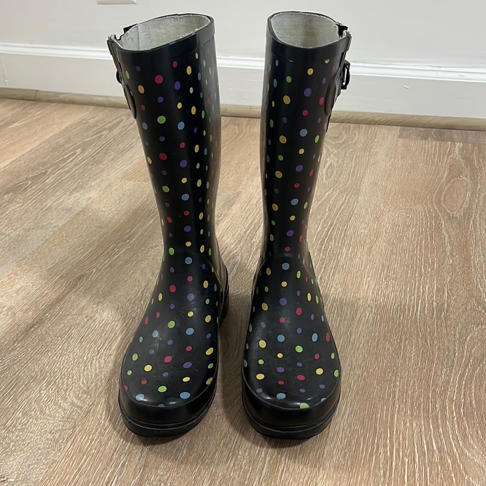 Western Chief woman’s rainbow polka dotted rain boots size 7